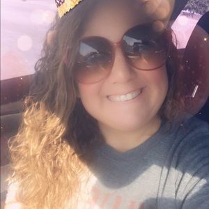 Meet your Posher, Laura